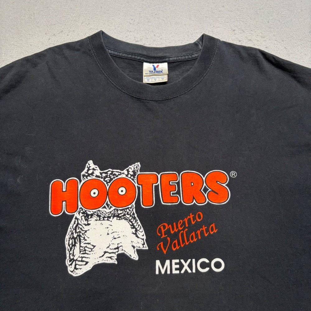 Hooters T-Shirt Mens XL Black Puerto Vallarta Mexico Y2K Graphic Tee Yazbek